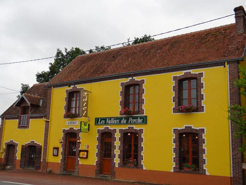 Logis-Hotel Restaurant Auberge Les Vallees Du Perche Vichères Exteriör bild