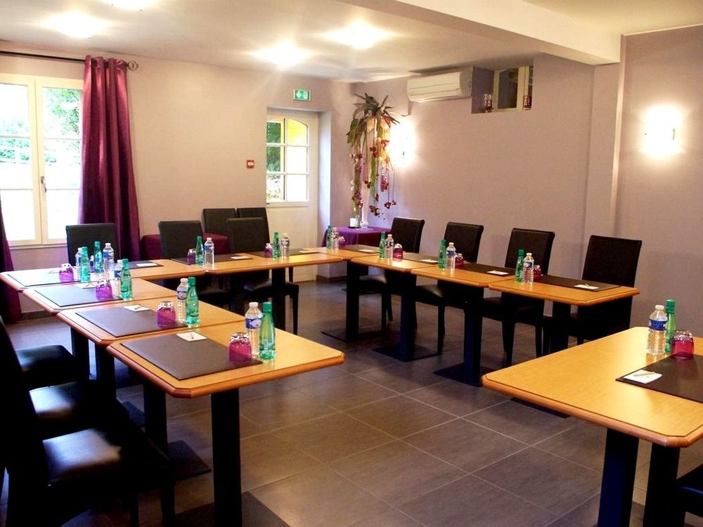 Logis-Hotel Restaurant Auberge Les Vallees Du Perche Vichères Exteriör bild