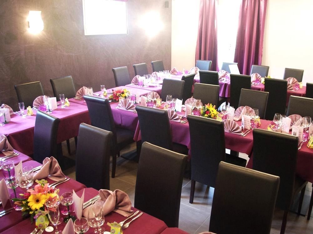 Logis-Hotel Restaurant Auberge Les Vallees Du Perche Vichères Exteriör bild
