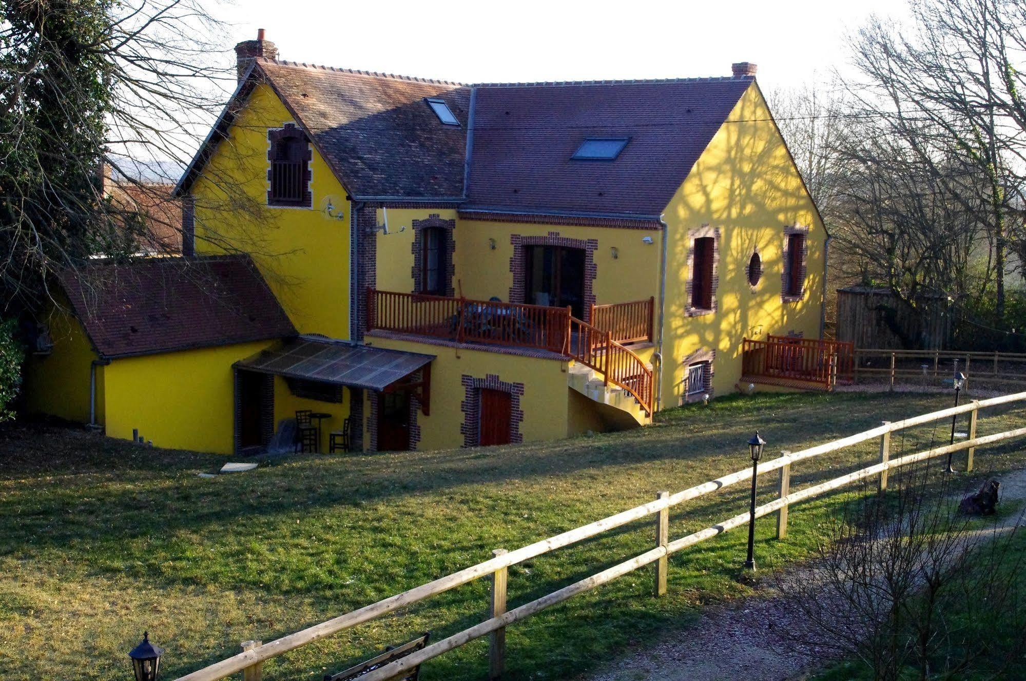 Logis-Hotel Restaurant Auberge Les Vallees Du Perche Vichères Exteriör bild