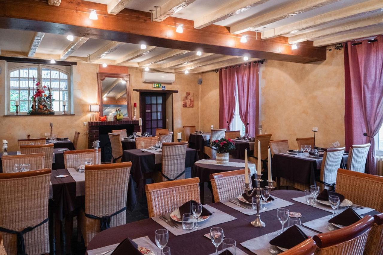 Logis-Hotel Restaurant Auberge Les Vallees Du Perche Vichères Exteriör bild